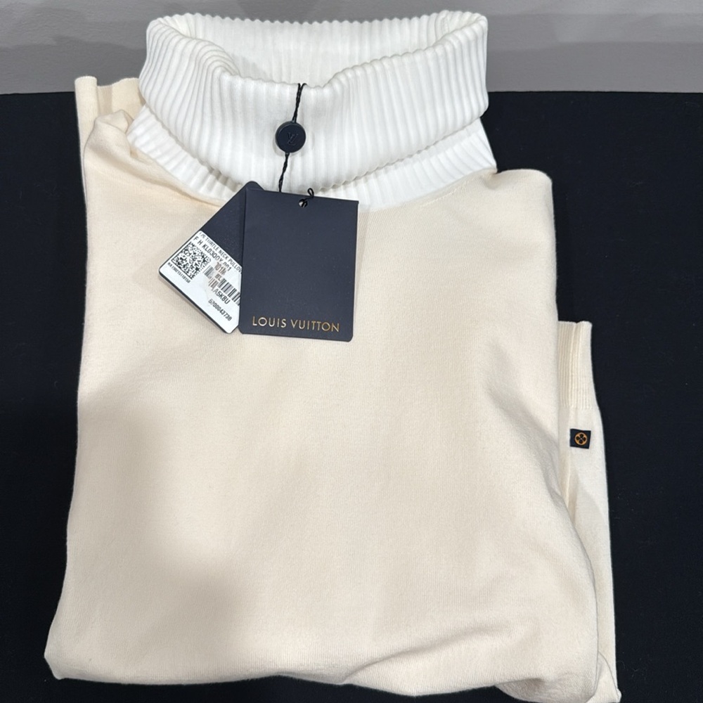 Louis Vuitton White Cowl Neck Sweater with Ribbed Texture. Size M. Authentic